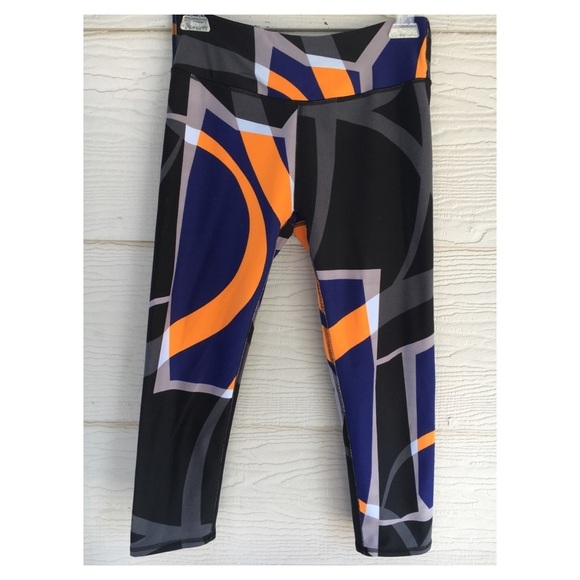 Fabletics • Workout/Yoga Cropped Leggings • Sz XS - Picture 1 of 7